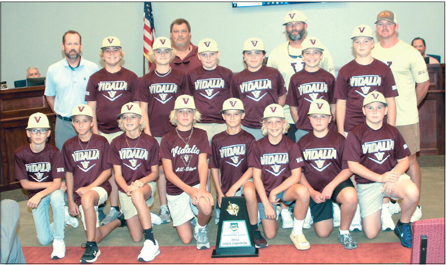 Vidalia City Council Recognizes State  Champions, Handles Regular Business