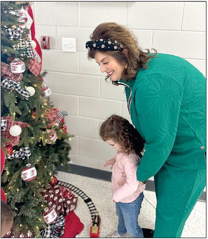 Mistletoe On Main Market  Brings Christmas Cheer