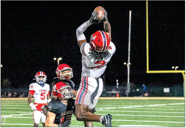 Top-Ranked Showdown: Toombs Battles With Raiders