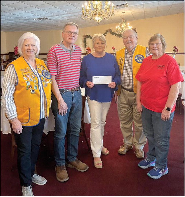 Lyons Lions Club Supports Students  Through “Mistletoe On Main”