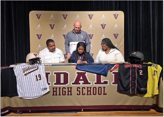 Two Vidalia High Indians Sign Scholarships